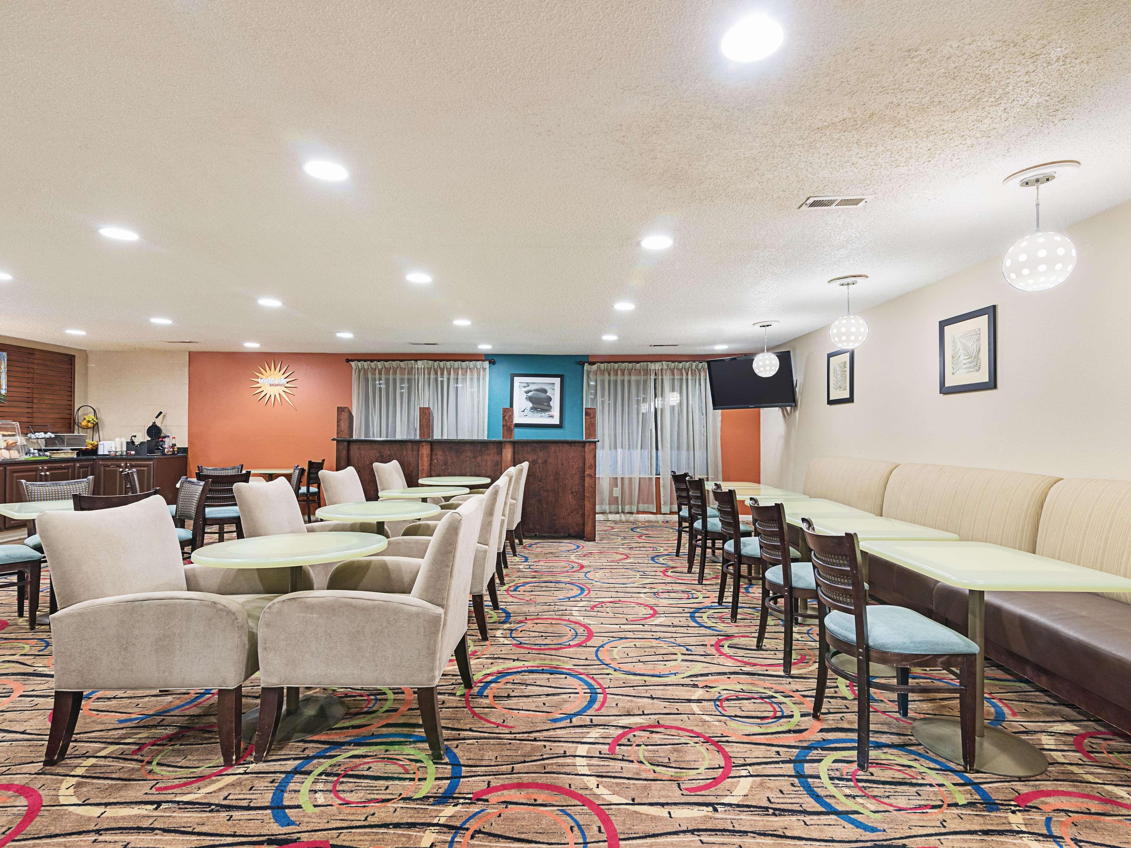 La Quinta Inn By Wyndham Decatur Alabama Exterior foto