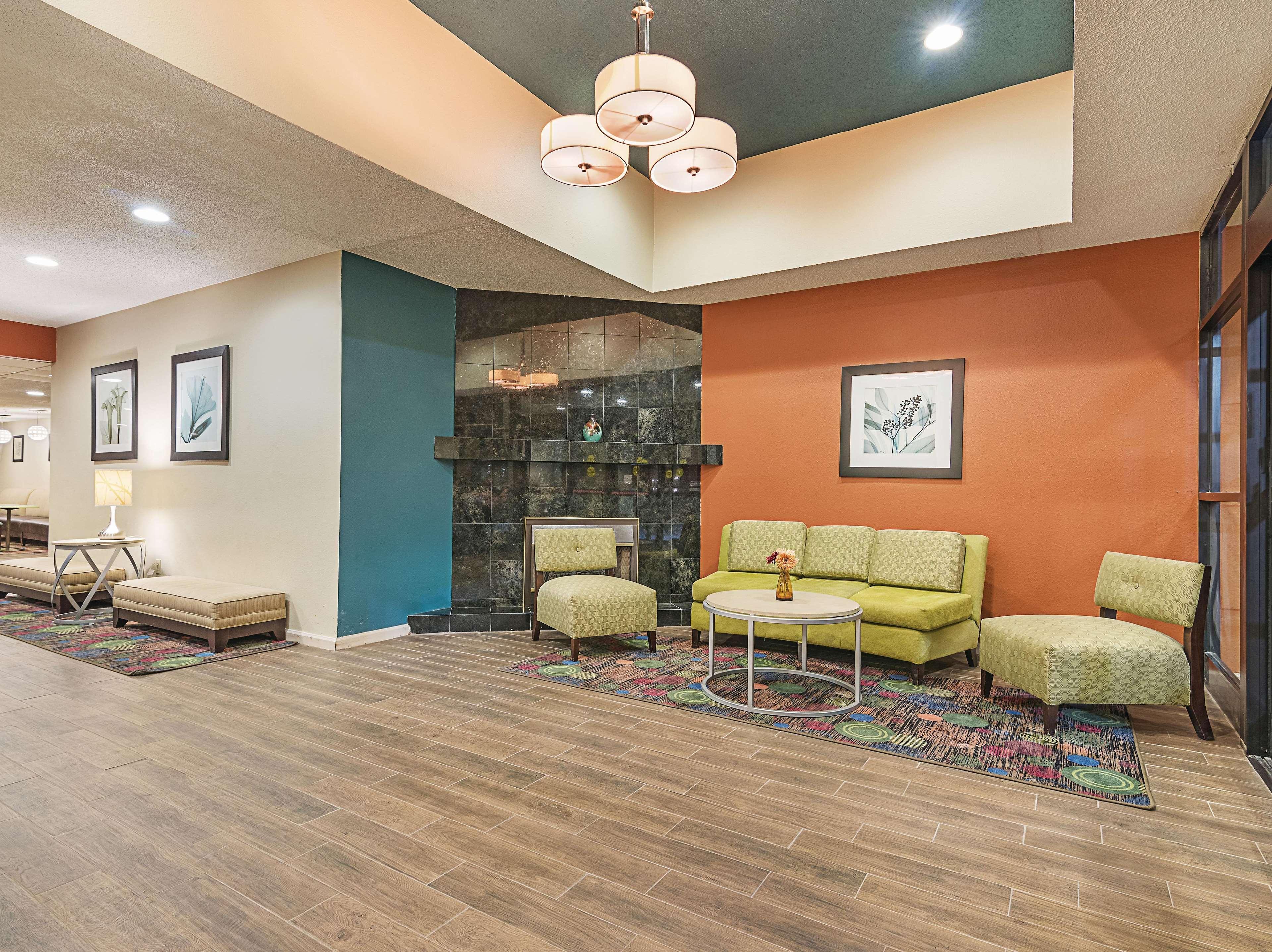 La Quinta Inn By Wyndham Decatur Alabama Exterior foto